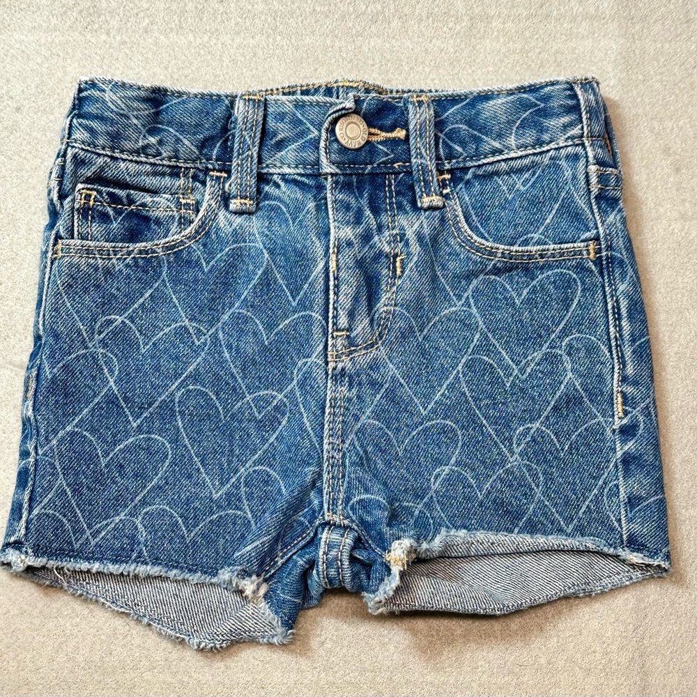NWOT Old Navy Blue Denim Jeans shorts with white heart pattern- 
 size girls 2T